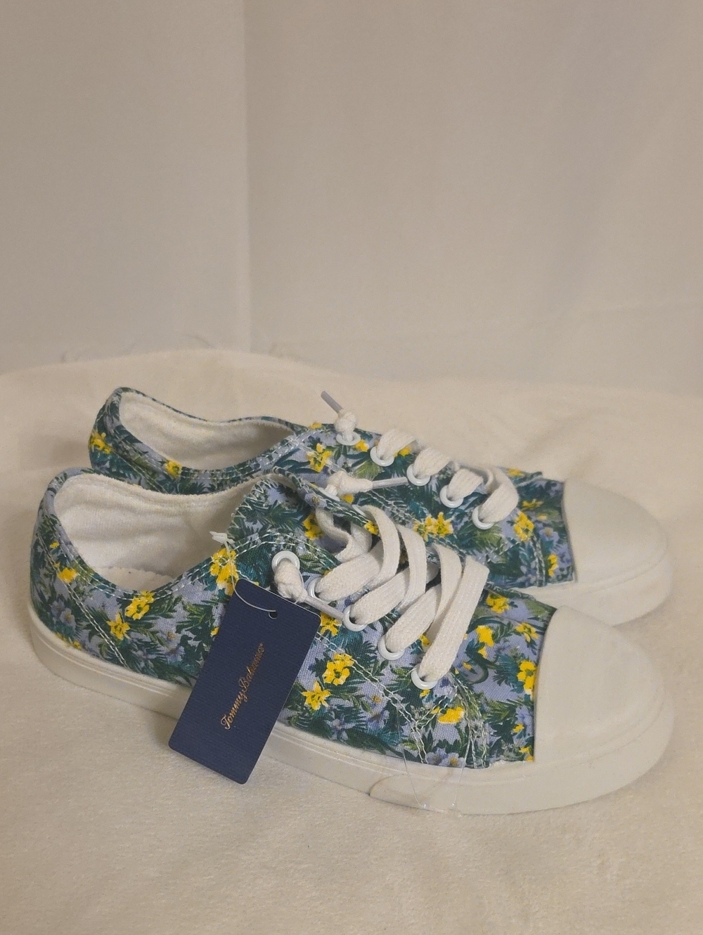 Tommy Bahama Blue-Green Floral Sneakers with Yellow Accents Size 7.5